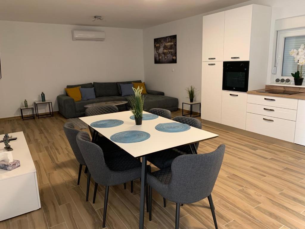 Adria-Appartment-Island-Vir #Sea #Beach #Wifi #Privateparking #Netflix Buitenkant foto
