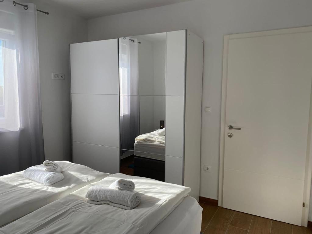 Adria-Appartment-Island-Vir #Sea #Beach #Wifi #Privateparking #Netflix Buitenkant foto