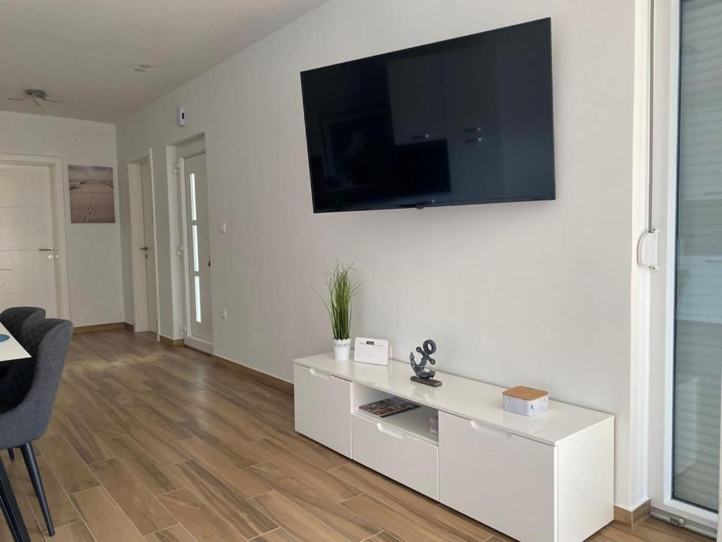Adria-Appartment-Island-Vir #Sea #Beach #Wifi #Privateparking #Netflix Buitenkant foto